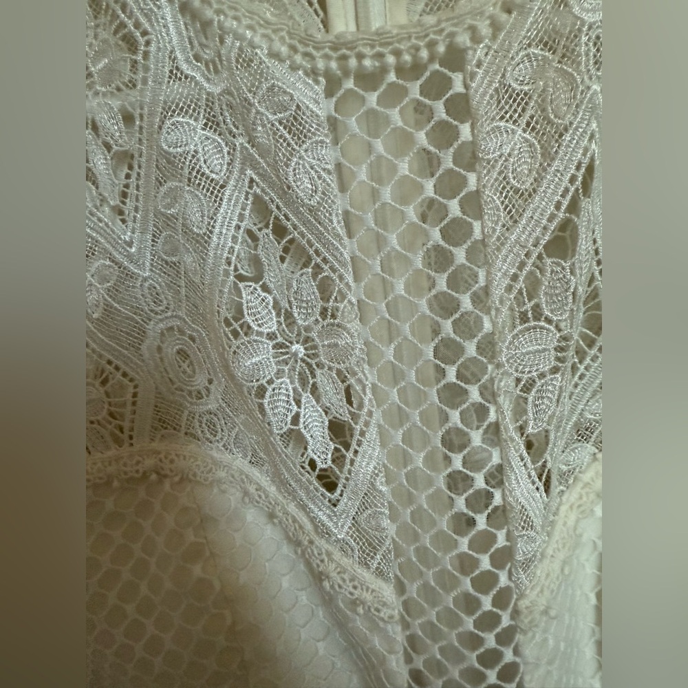 NWT Alexis Maud White Lace Midi
Dress Size Medium - Picture 12 of 14